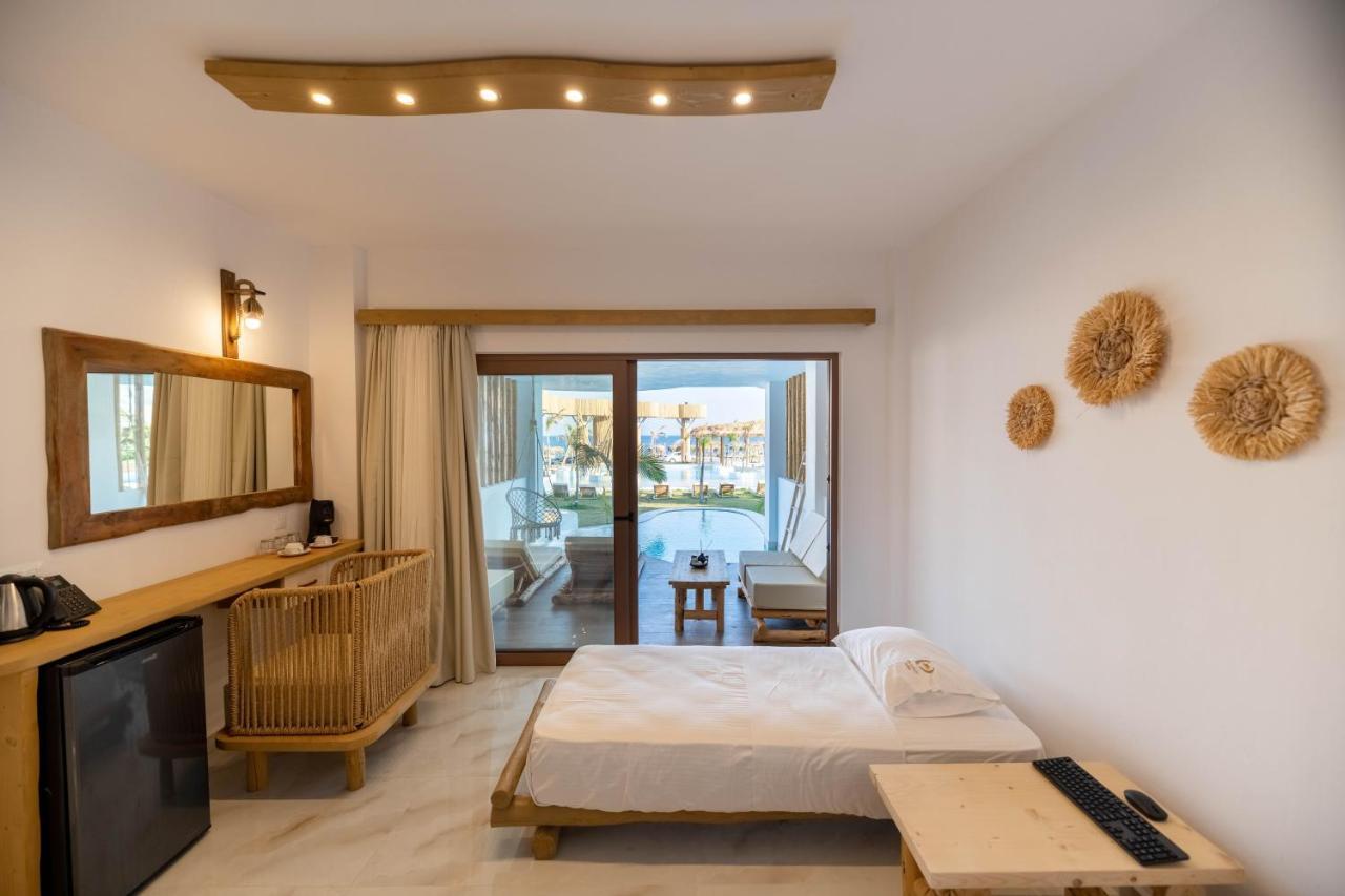 Alia Beachfront And 5*