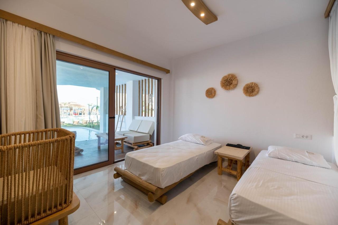 Hotel Alia Beachfront And