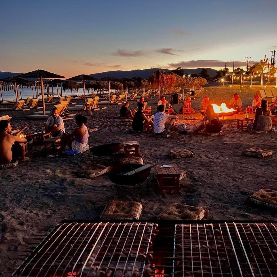 Alia Beachfront And Hotel Charaki