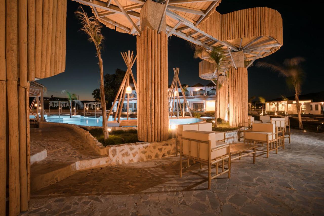 Alia Beachfront And Hotel Haraki