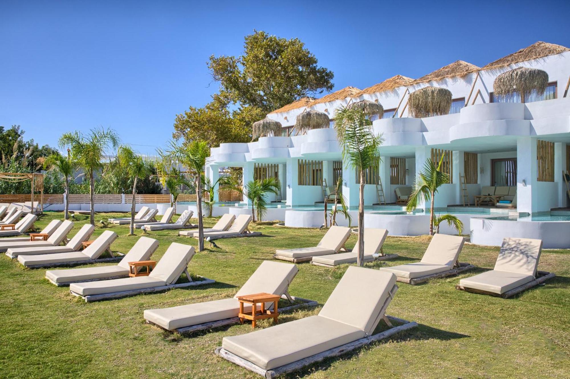 Alia Beachfront And 5* Haraki