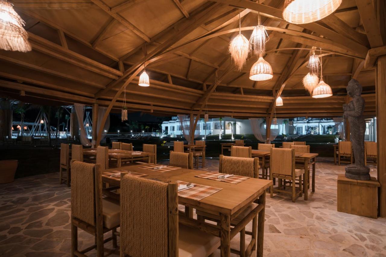 Alia Beachfront And Hotel Charaki