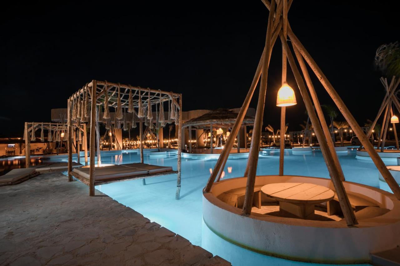 Alia Beachfront And Hotel
