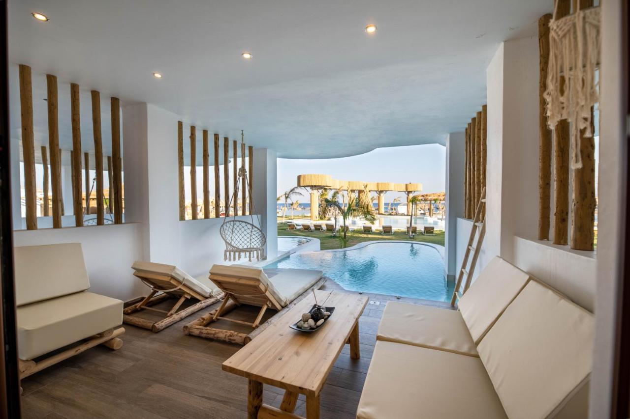 Alia Beachfront And Charaki