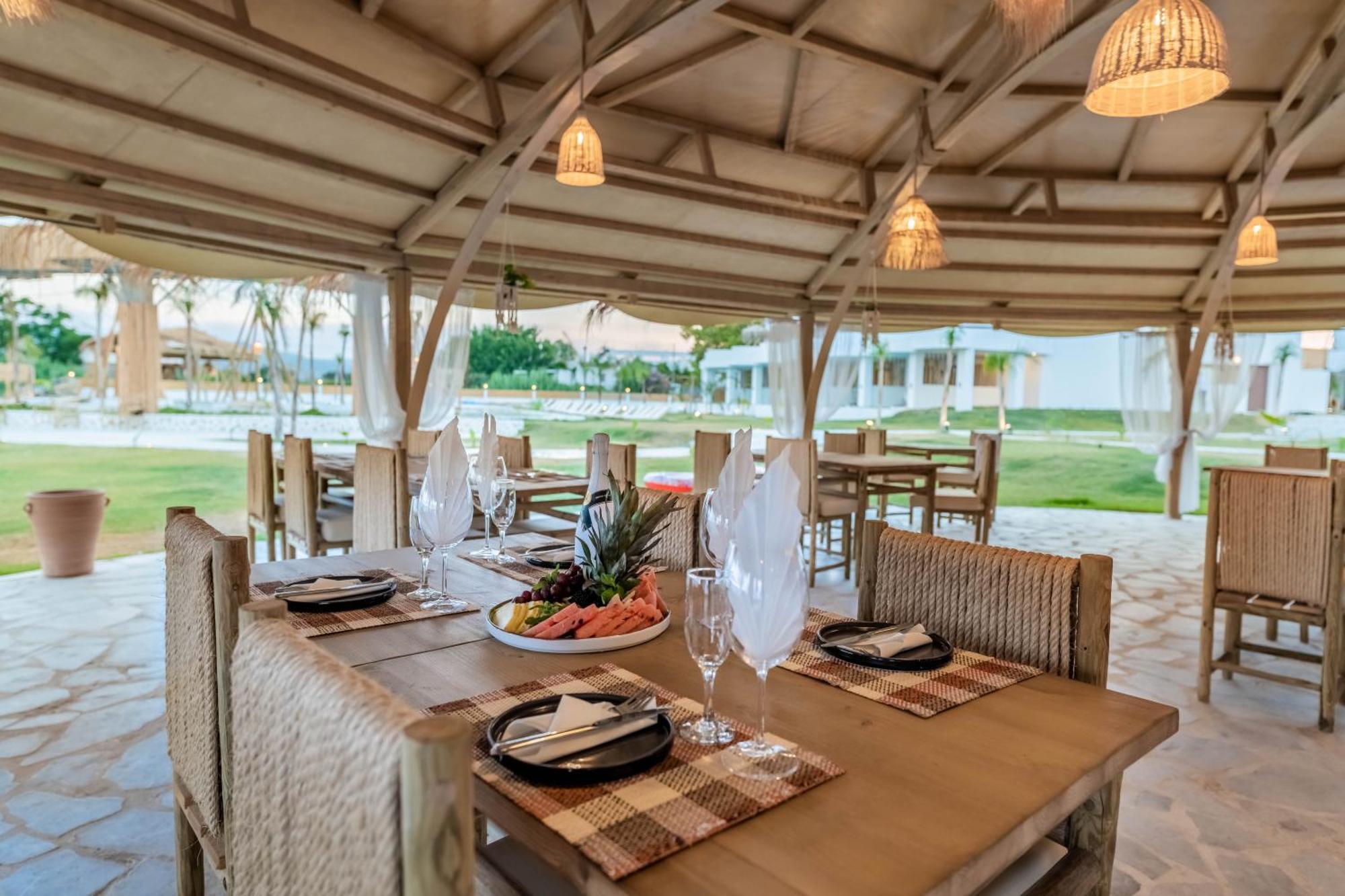 Alia Beachfront And 5*