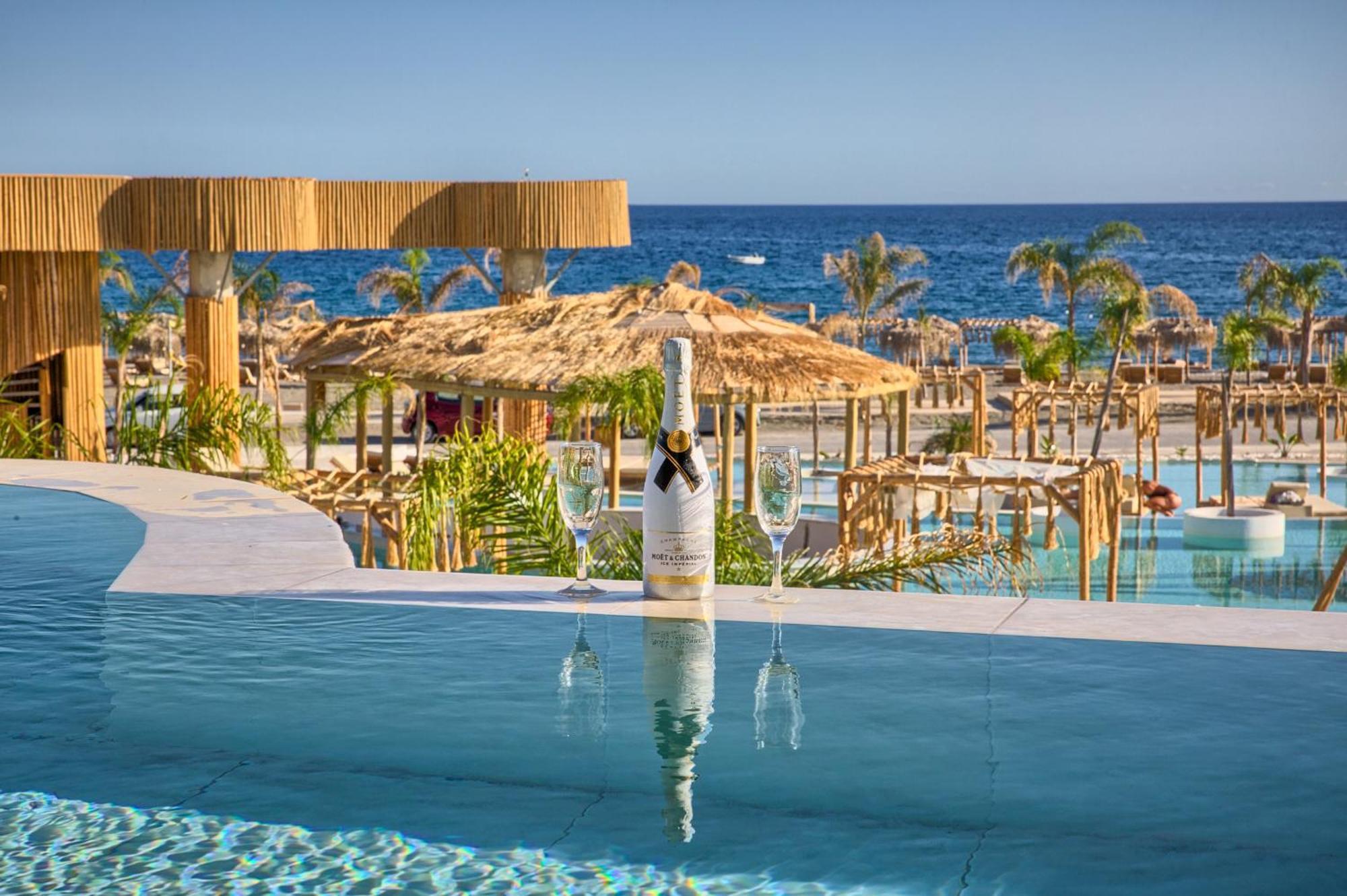 Alia Beachfront And Hotel 5*