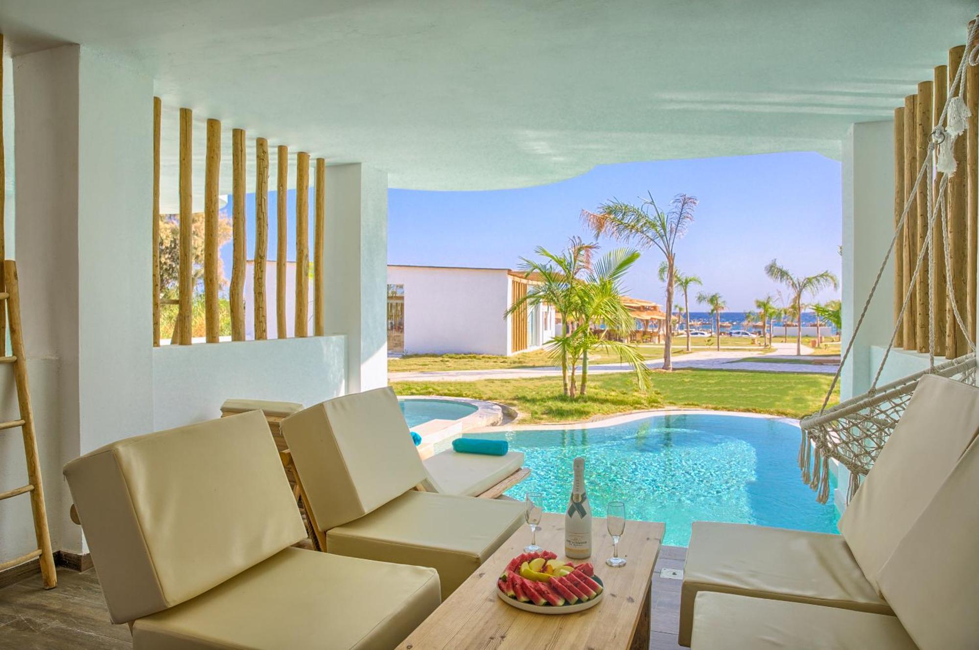 Hotel Alia Beachfront And