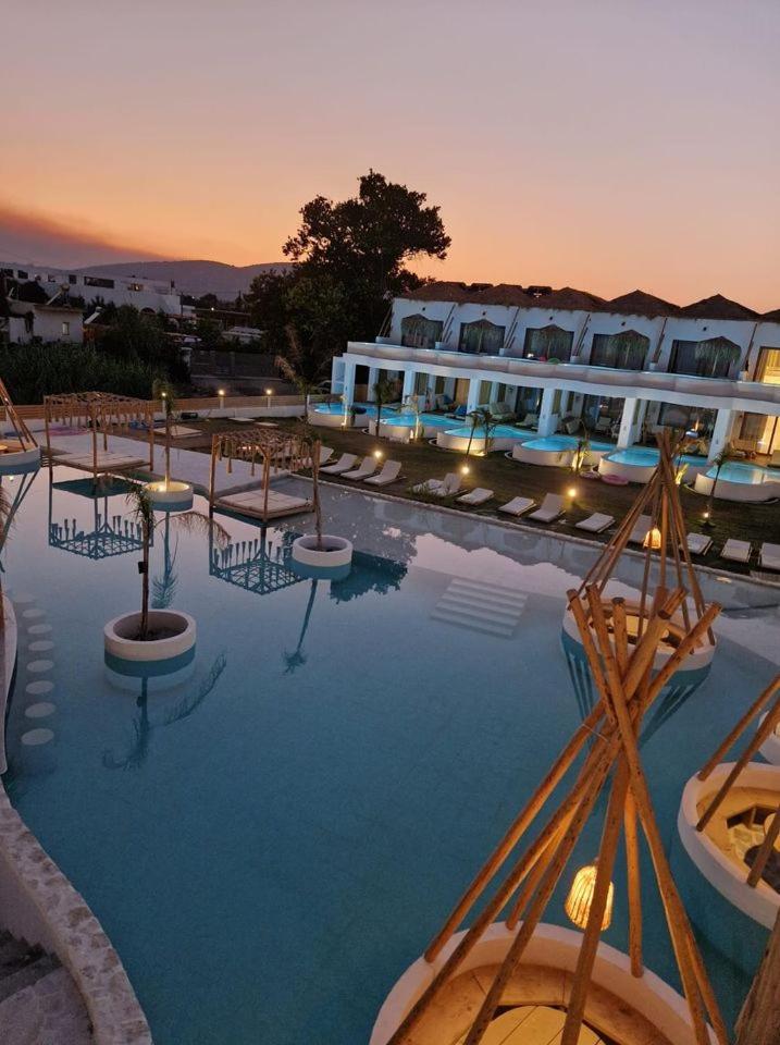 Alia Beachfront And 5*