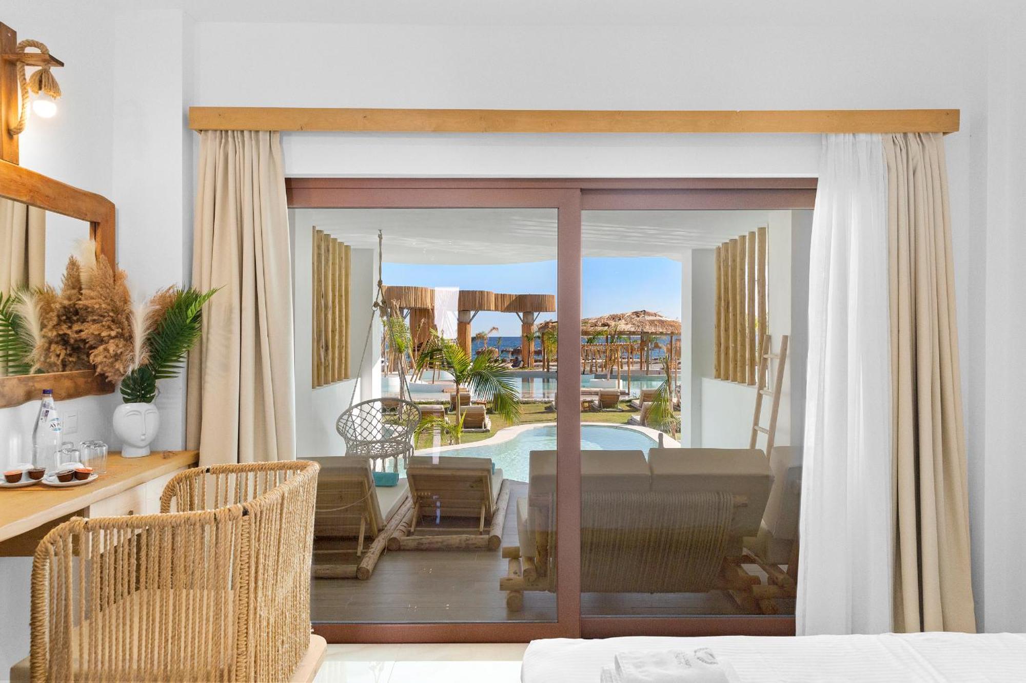 Alia Beachfront And Charaki