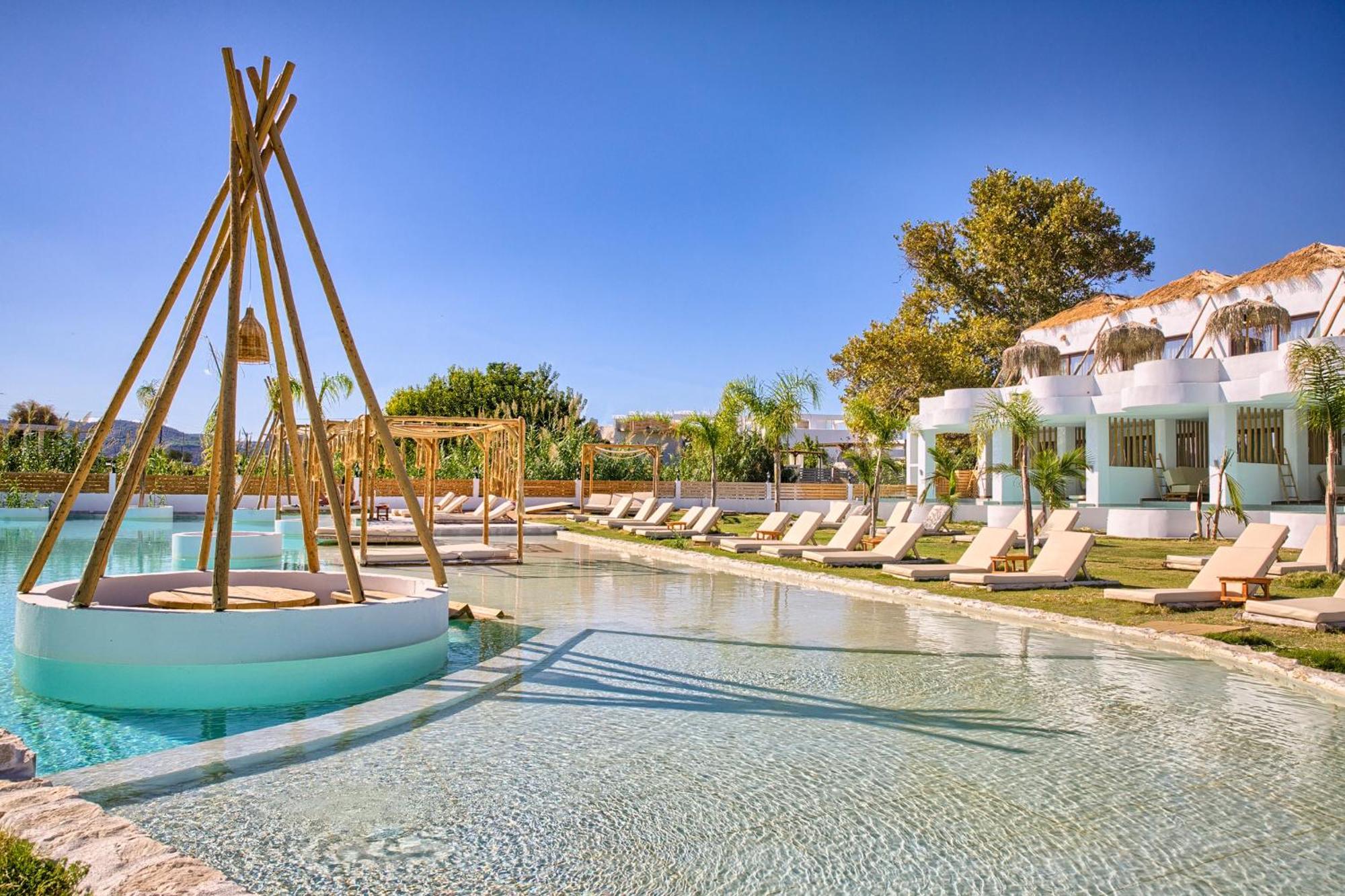 Alia Beachfront And Hotel 5*